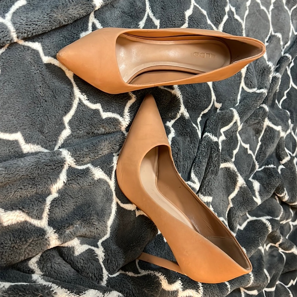 aldo, size 8, gently used, nude heels